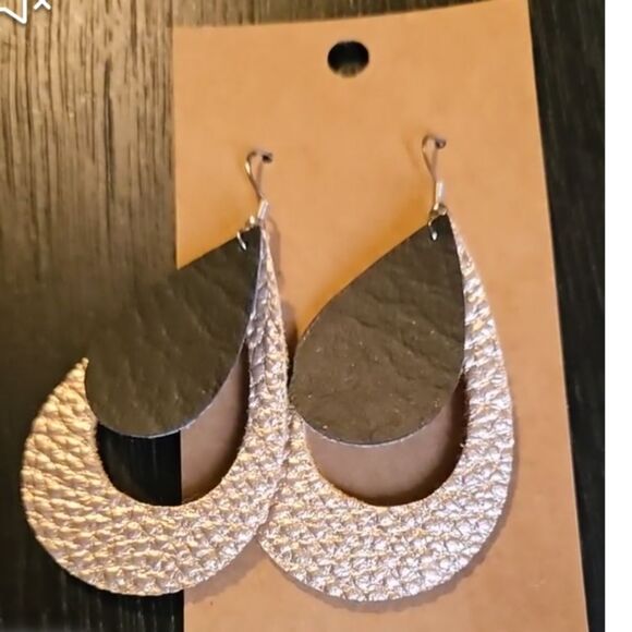 Hand Crafted Gold Tone Black Textured Womens Pair Earrings Set Jewelry Cute - Picture 1 of 13
